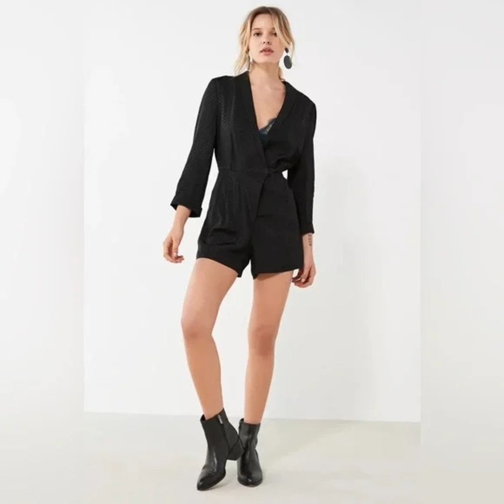Bardot Skyline Black Polka Dot V Neck Wrap Collared Mini Short Romper | Size 4 S